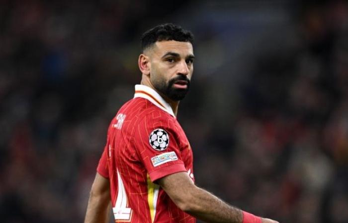 كاراغر يهدد محمد صلاح وأسطورة أرسنال يدافع عنه