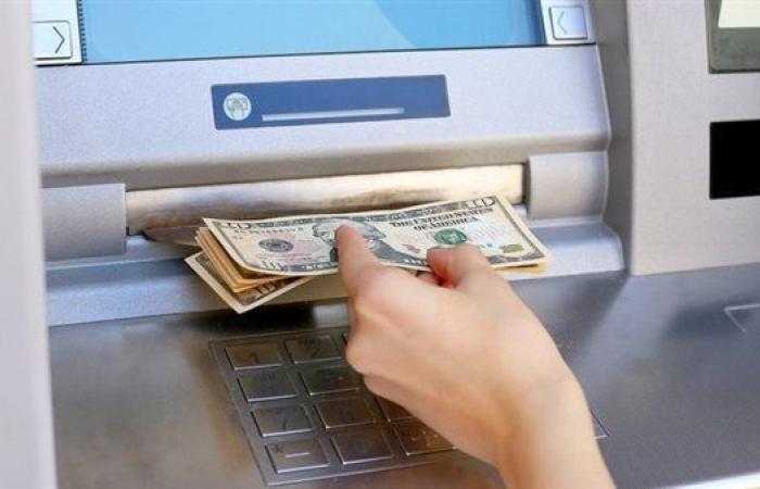 بنك
      مصر
      يسمح
      بإيداع
      الدولار
      بماكينات
      الصراف
      الآلي
      ATM - غاية التعليمية