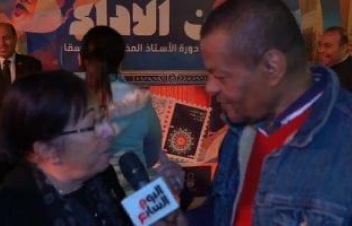 سميرة
      عبد
      العزيز:
      حب
      المسرح
      يتملكنى
      وتحت
      أمر
      أى
      مخرج
      مسرحى - غاية التعليمية