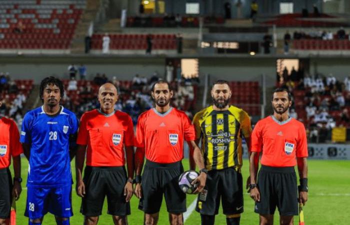 تفاعل تاريخي يجذب الأنظار في مباراة الاتحاد والنصر العماني