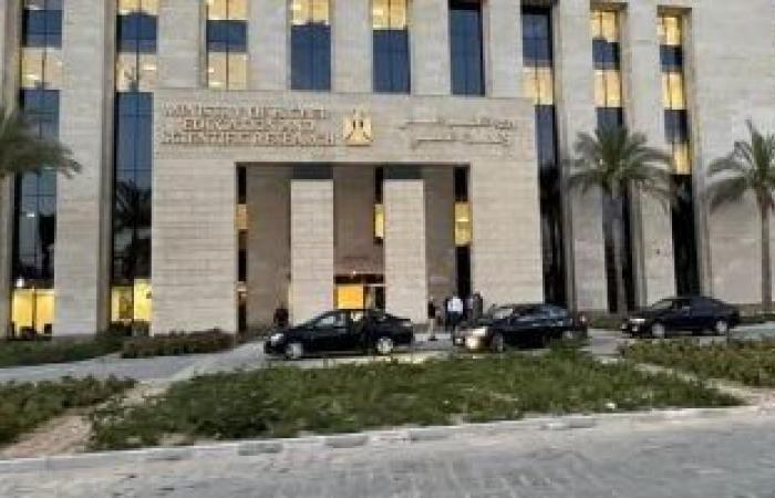 إعداد
      كوادر
      علمية
      ودمجها
      فى
      سوق
      العمل..
      اعرف
      أهداف
      الجامعات
      التكنولوجية - غاية التعليمية